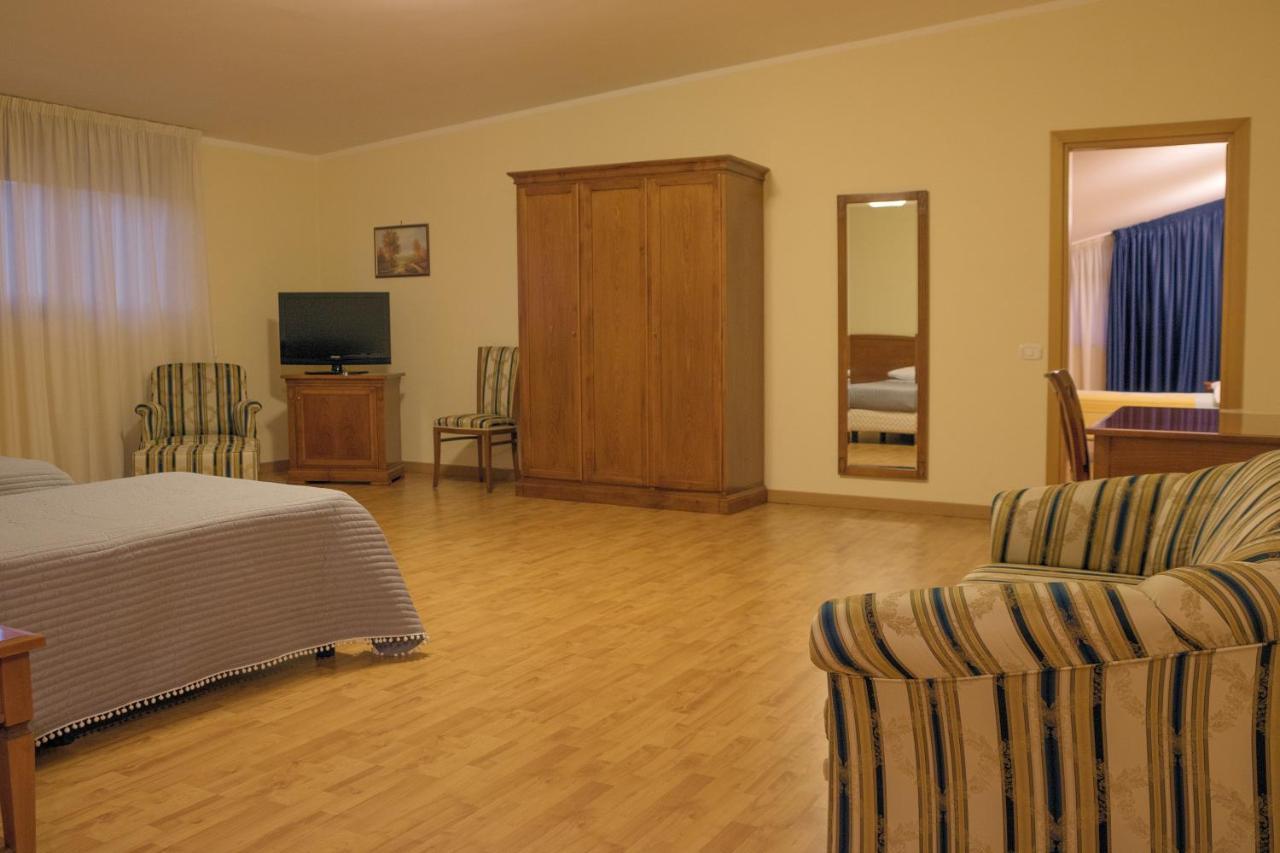 Ruggiero Park Hotel Vallo della Lucania Exteriör bild