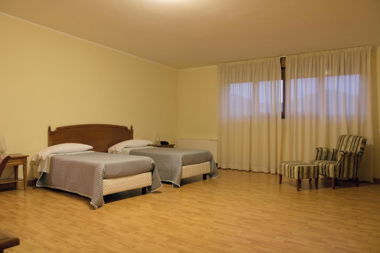 Ruggiero Park Hotel Vallo della Lucania Exteriör bild