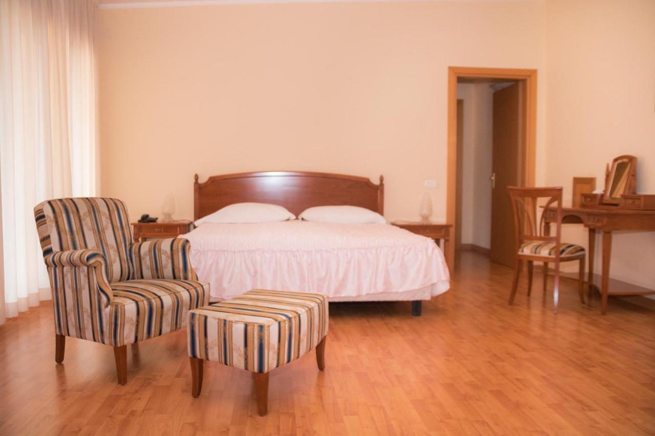 Ruggiero Park Hotel Vallo della Lucania Exteriör bild