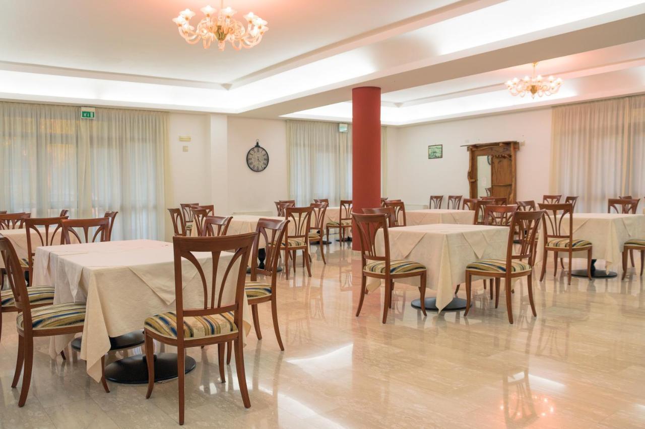 Ruggiero Park Hotel Vallo della Lucania Exteriör bild