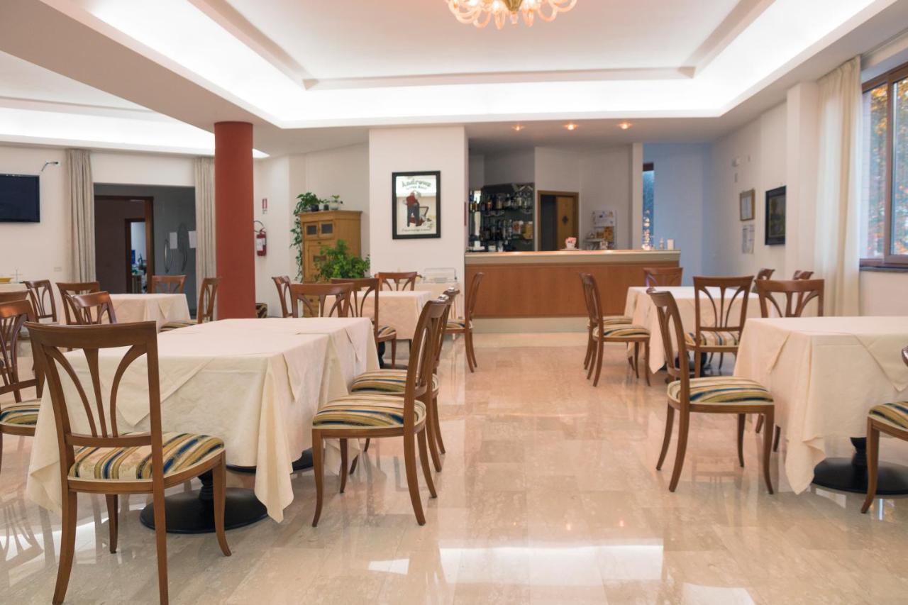Ruggiero Park Hotel Vallo della Lucania Exteriör bild